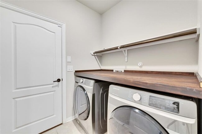 Building Photo - 5905 Giovanni Pl