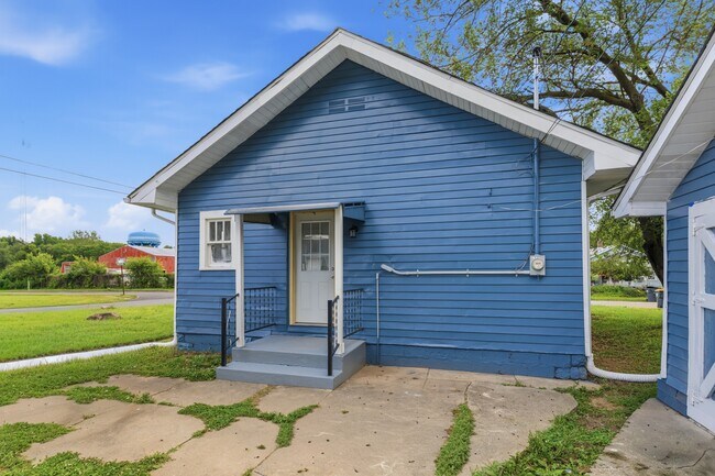 Building Photo - 2446 Morton St