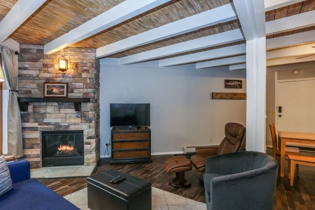 Building Photo - 2 bed, 1 bath available for 1-year in Silverthorne!
