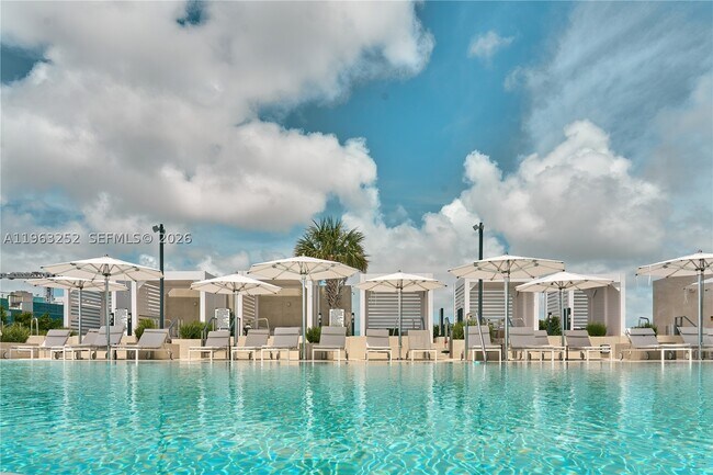 Building Photo - 300 Biscayne Blvd