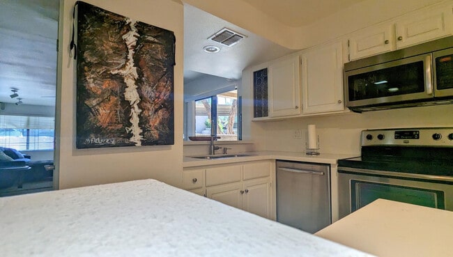 Building Photo - 5124 N 31st Pl