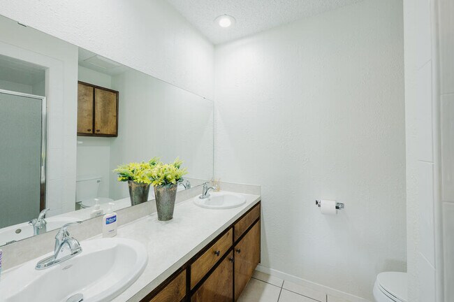 Building Photo - 6424 Amber Dr