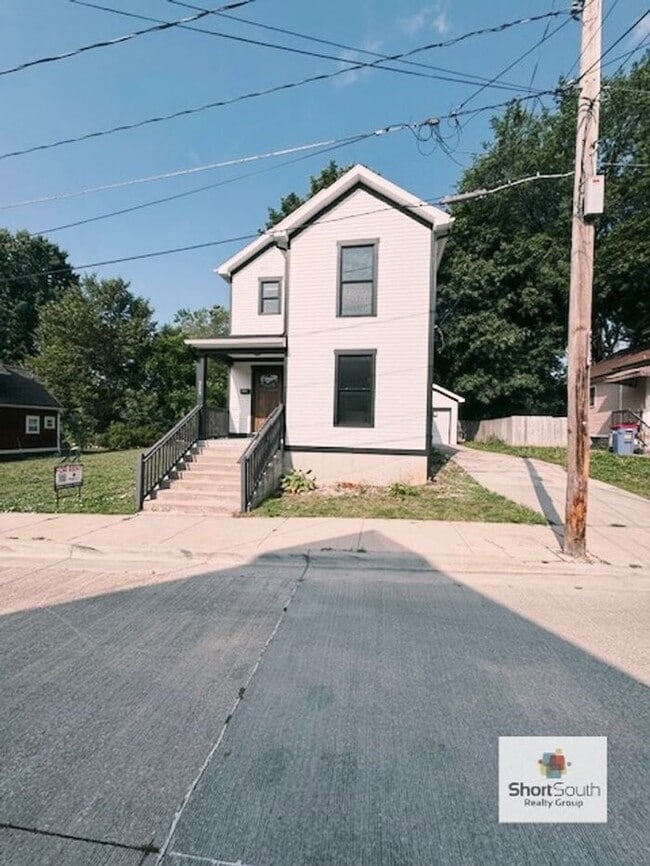 Building Photo - New 4 bed 3 bath house in East Town.