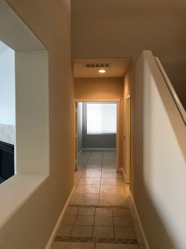 Building Photo - Nice House 5 beds 3.5 bath for lease in Eastvale