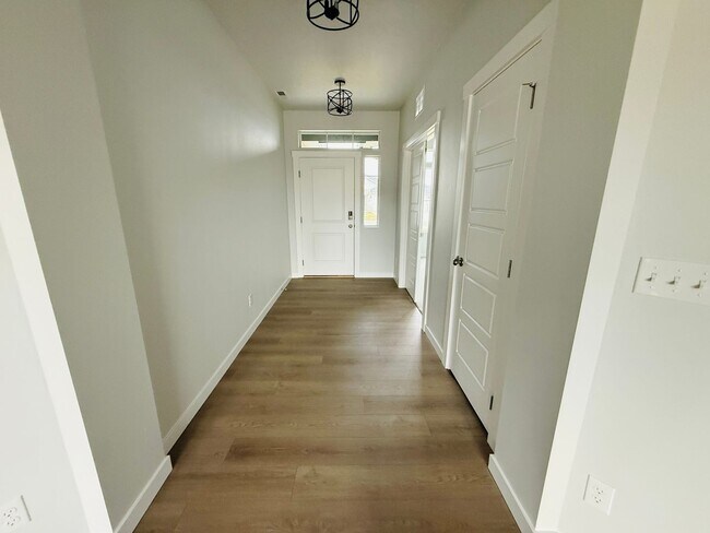 Building Photo - Brand New 4 Bedroom Home for Rent in SW Meridian!