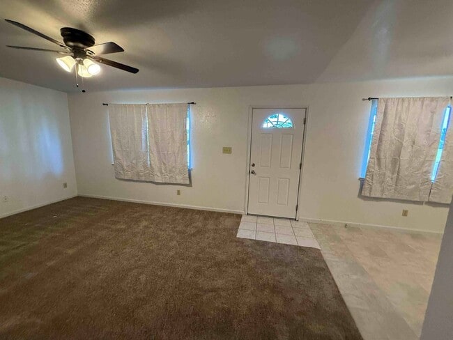 Building Photo - Elk Grove 3 Bed 2 Bath Close to Schools