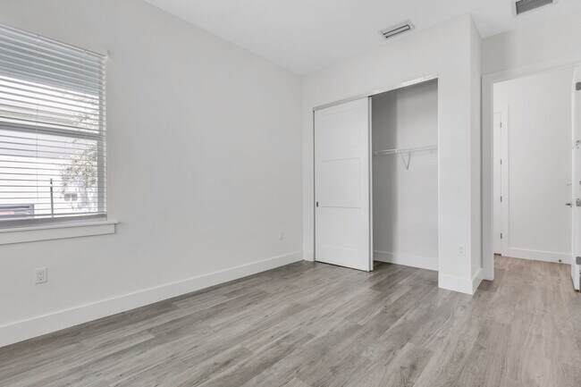 Building Photo - ** SEAHORSE AT CAMBRIA ** 3 BED + DEN - 3....