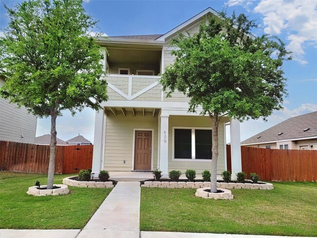 Primary Photo - 429 Star Thistle St