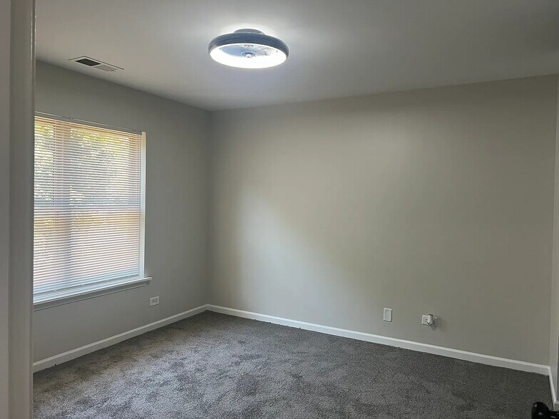 Building Photo - 104 Glengarry Dr