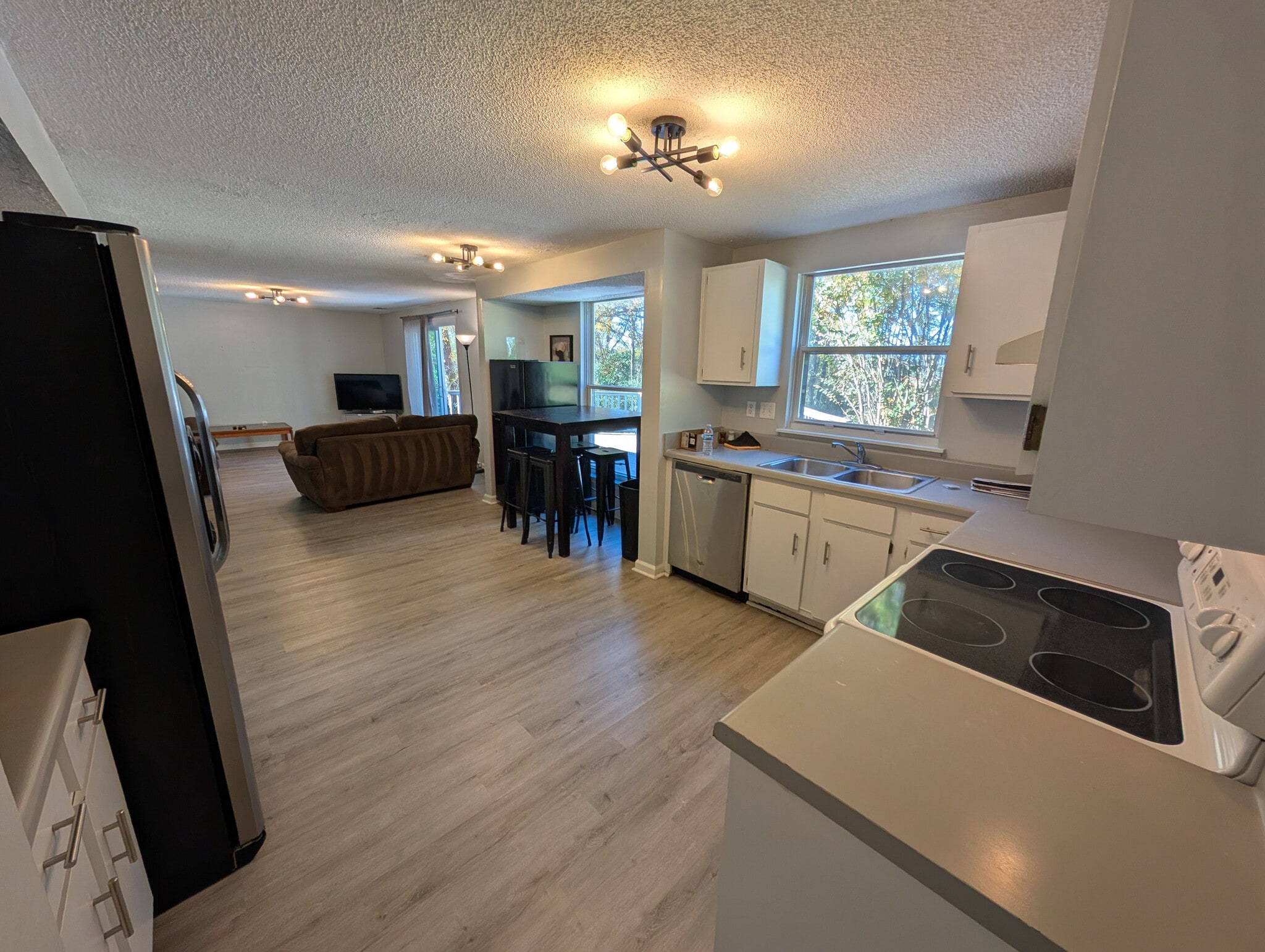 Building Photo - Room in House on Flint Glenn Ln