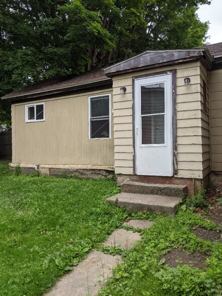 Building Photo - 118 E Cayuga St