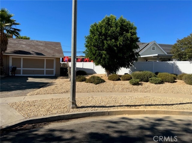 Building Photo - 421 Royal Cir
