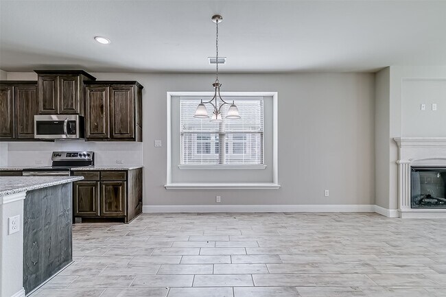 Building Photo - 327 Sweetspire Dr