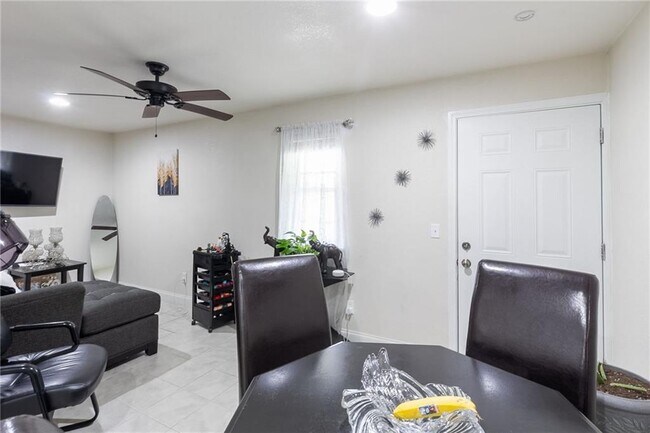 Building Photo - 728 Saybrook Cir NW