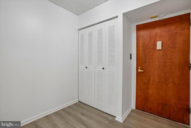 Building Photo - 3800 Powell Ln