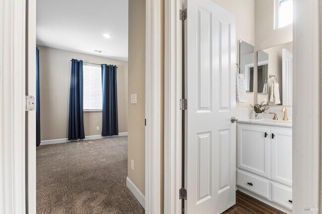 Building Photo - 343 Silver Ridge Dr