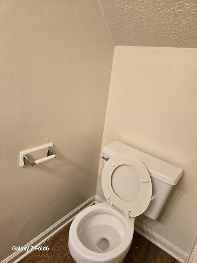 Building Photo - 2 Bedroom Townhouse