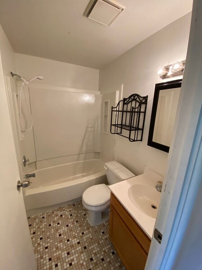 Building Photo - Lovely One Bedroom Apartment in Mount Joy!
