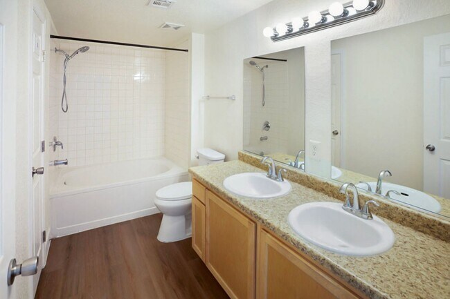 Building Photo - 3 Bedroom Northwest Condo-Gate Community