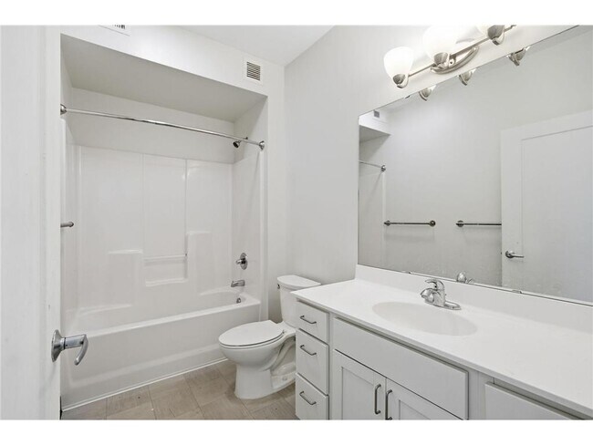 Building Photo - 2318 Jefferson St NE