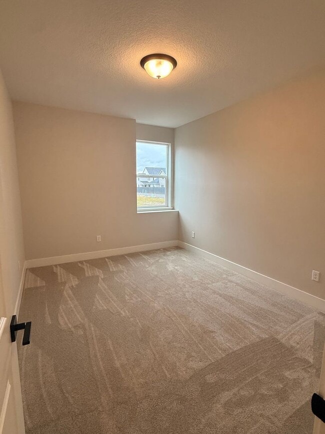 Building Photo - Goregous 3 Bedroom with Loft and Bonus Room! High Ceilings! Pantry! Keyless Entry! Double Oven & ...