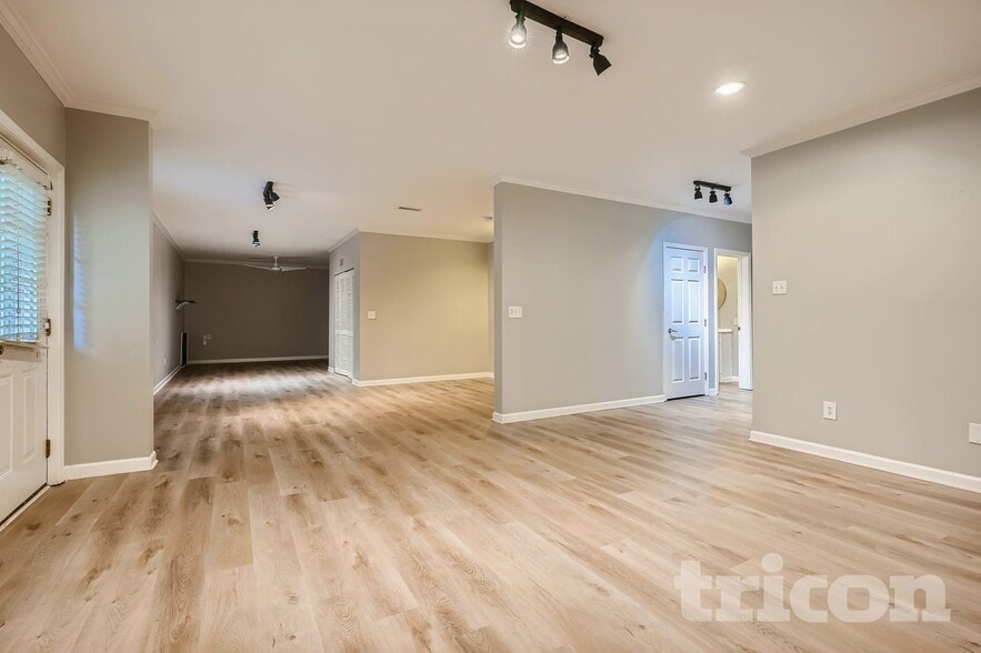 Building Photo - 22 Vinings Lake Dr SW