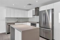 Building Photo - 1600 NE 1st Ave