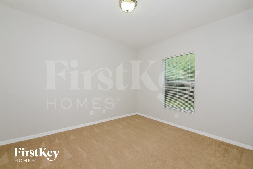 Building Photo - 4448 N Biscayne Dr