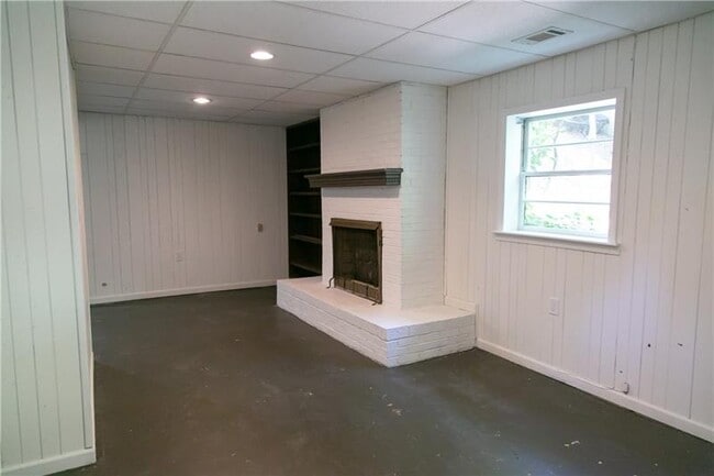 Building Photo - 1547 Delia Dr