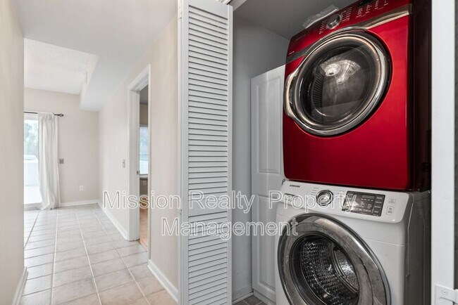 Building Photo - 301 Beacon Ridge Dr