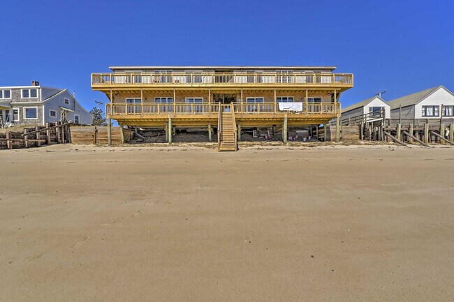 Building Photo - 352 Shore Rd