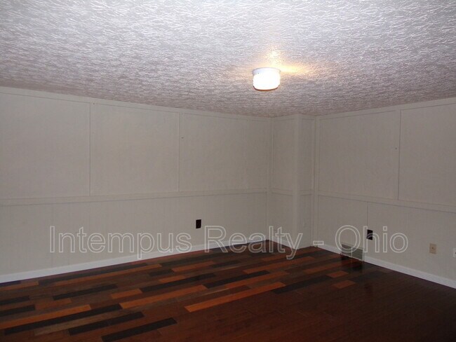 Building Photo - 7839 Meadowhaven Blvd