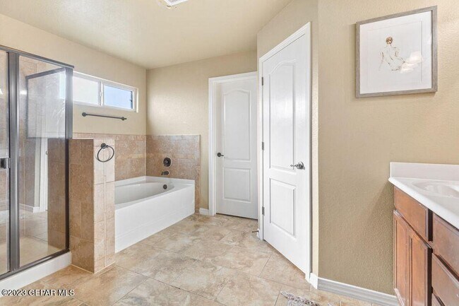 Building Photo - 14536 Shady River