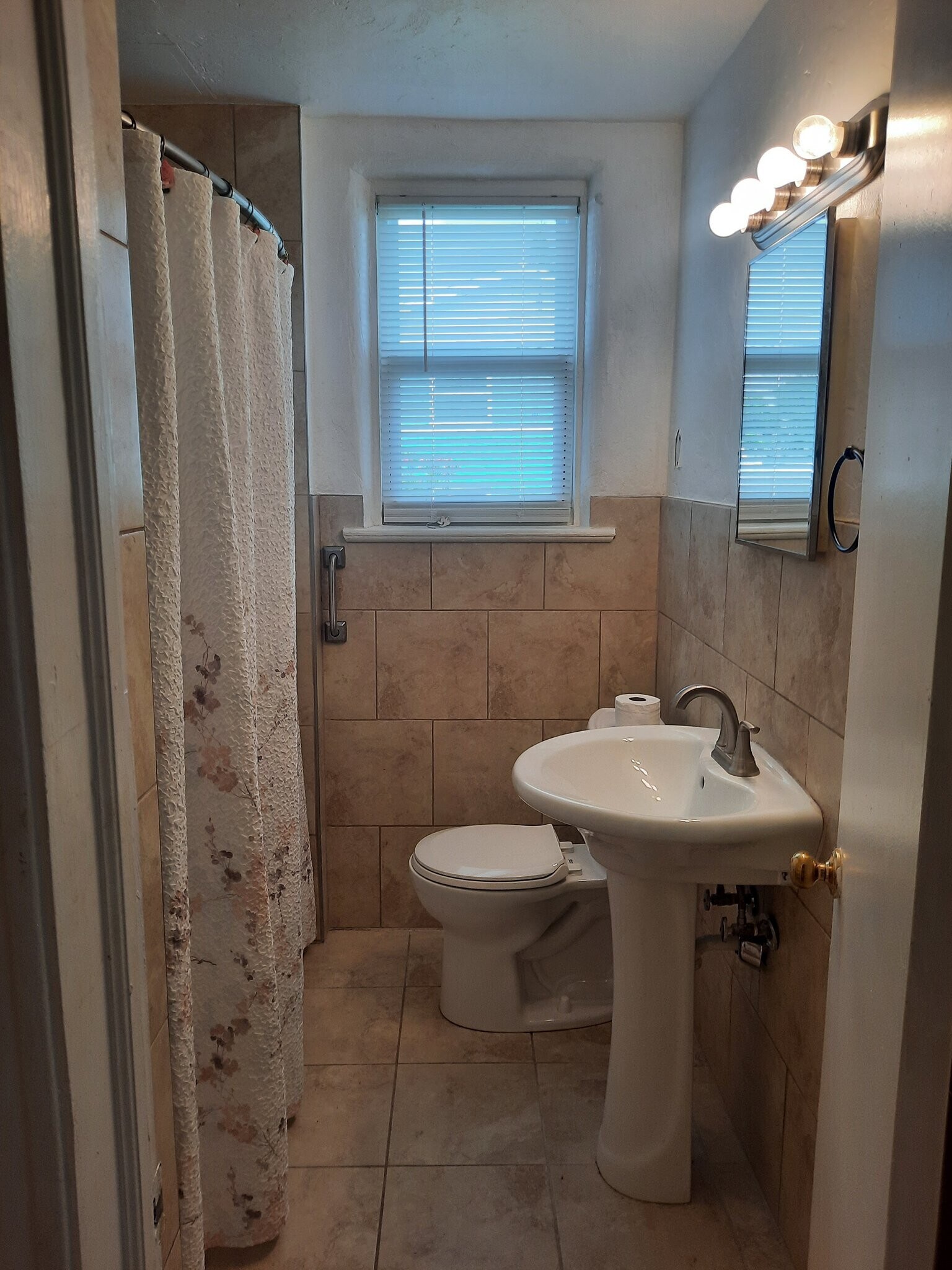 Building Photo - 512 Phoenix Ave