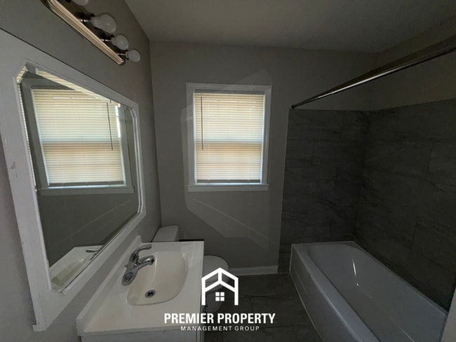 Building Photo - 1744 Myrna Ln