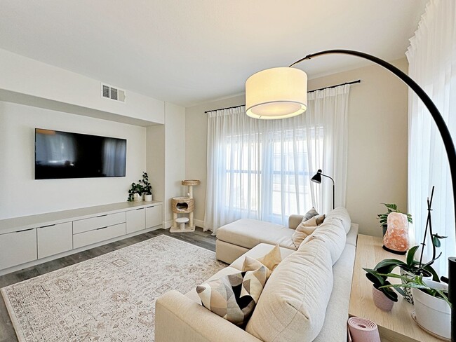 Building Photo - FULLY FURNISHED 1 BED 1 BATH CONDO GATED C...