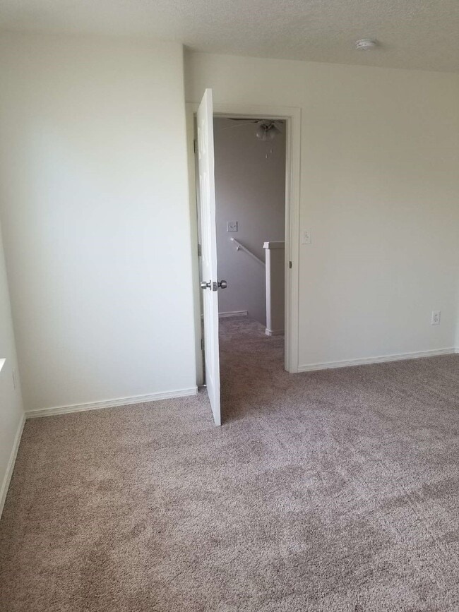Building Photo - 3 bedroom 2.5 bath home