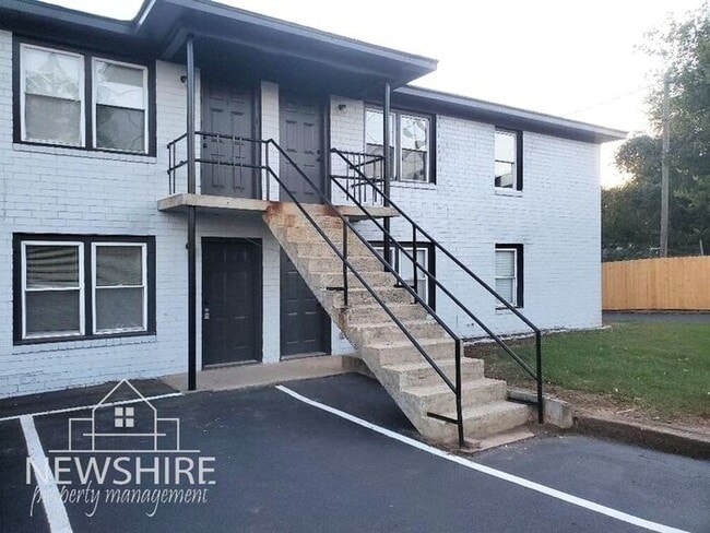 Building Photo - 2 Bedroom Apartments - Discover Hampton Ave Apartments in Greenville, SC!