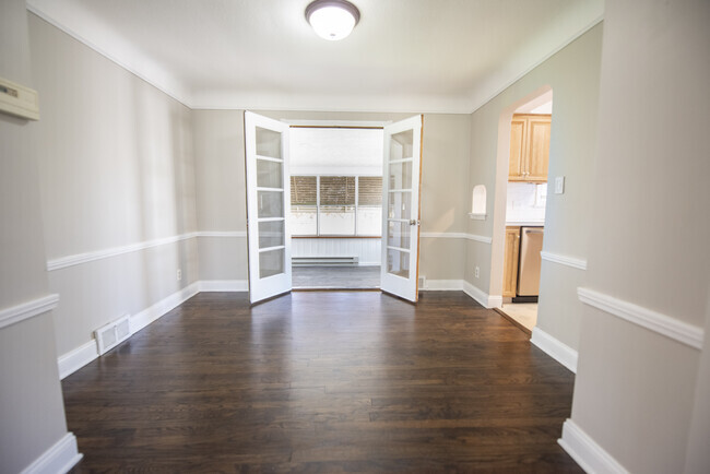 Building Photo - 5976 Hodgman Dr