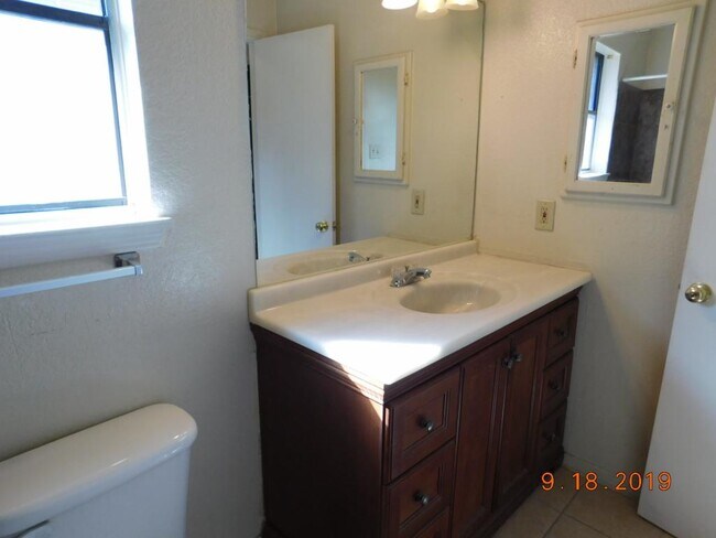 Building Photo - 206 Jason Dr