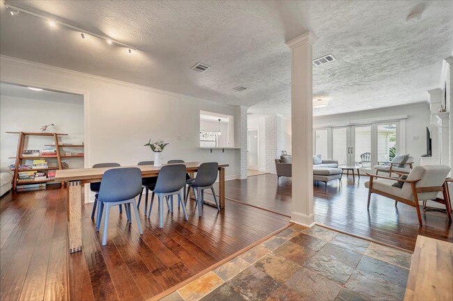 Building Photo - 1727 Shannon Valley Dr