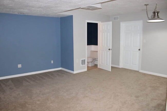 Building Photo - 433 Ellis Ln