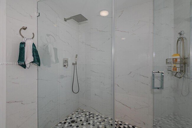 Building Photo - 245 189th Terrace