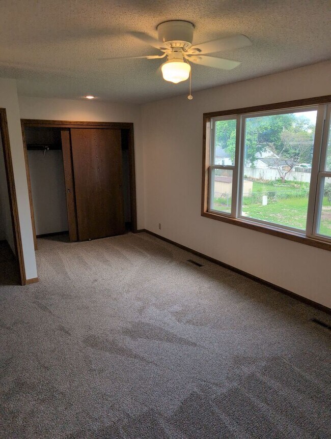 Building Photo - Fully Updated 3 Bedroom 3 Bath Townhouse with 2 Stall Attatched Garage