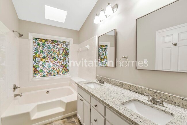 Building Photo - 7311 Canyon Dr