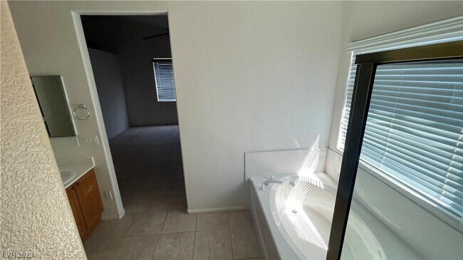 Building Photo - 44 Blaven Dr