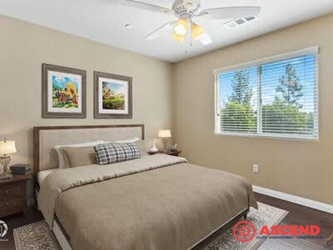 Building Photo - Stunning 4 bedroom Home In Gated Community!