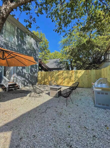 Primary Photo - 302 Lamar St
