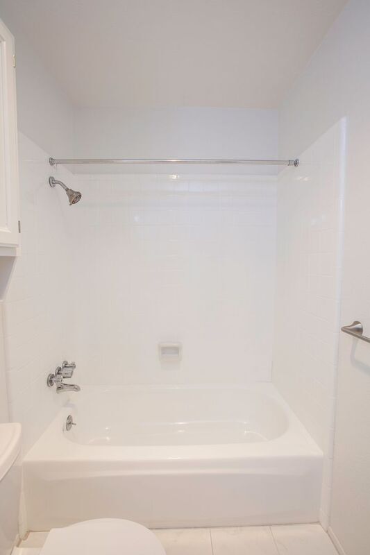 Building Photo - 921 Mossvine Dr