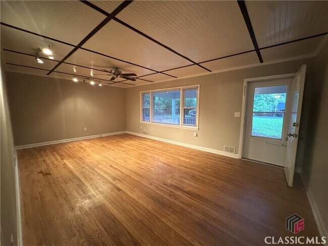 Building Photo - 108 White St